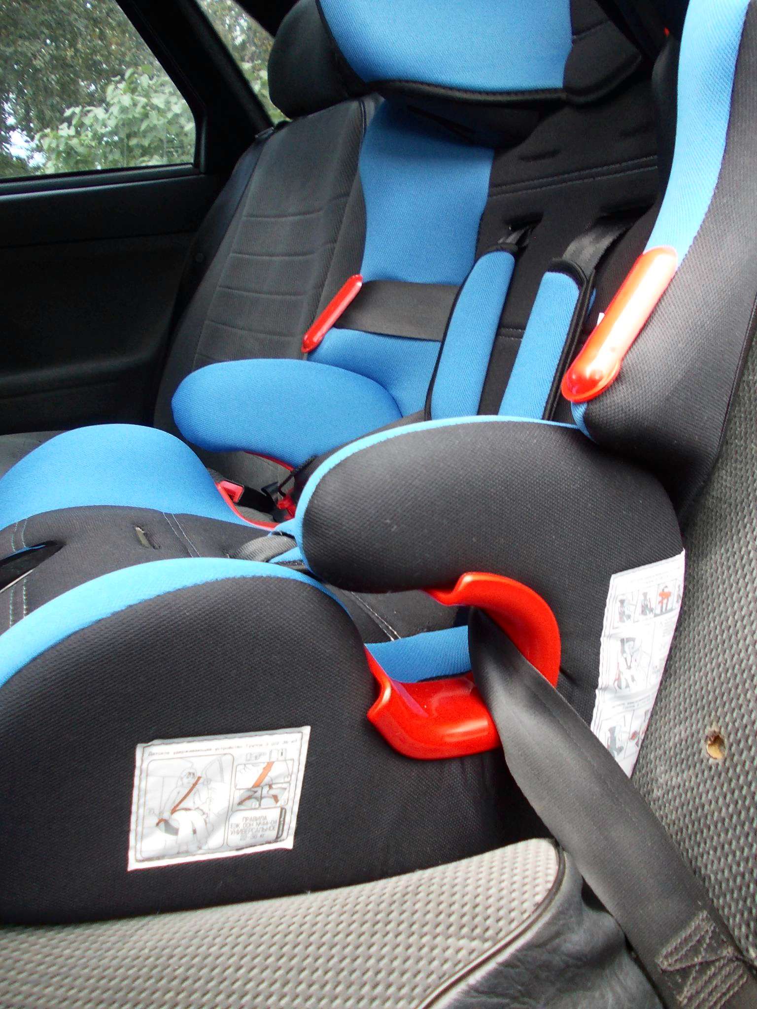 установка детских кресел в автомобиле на заднем сидении