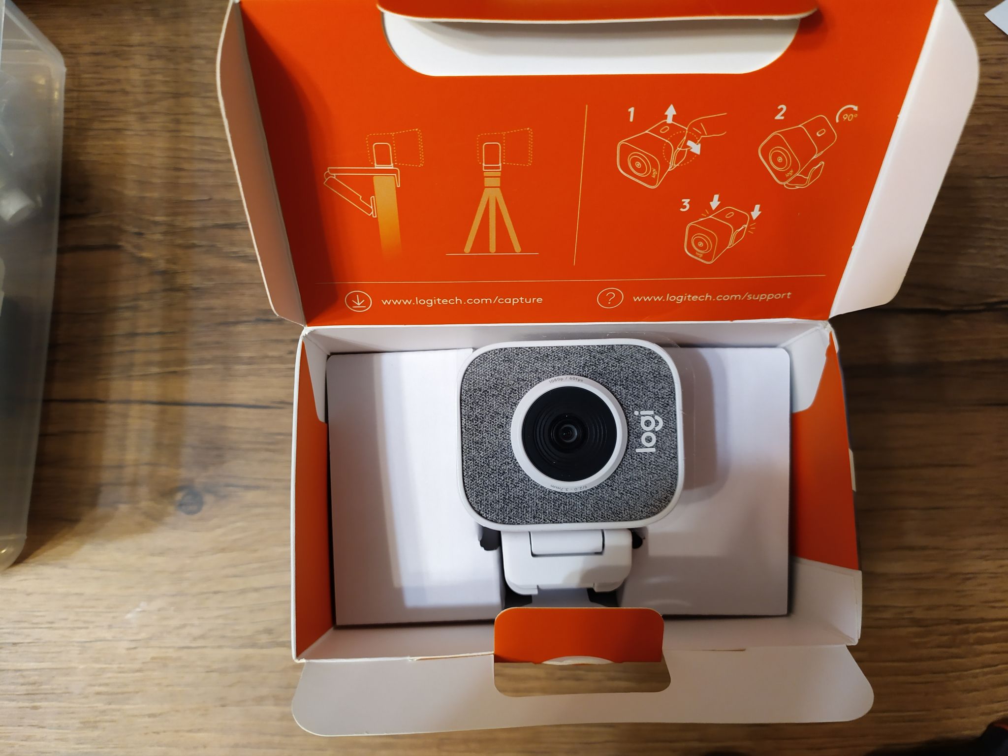 Веб-камера Logitech StreamCam White (960-001298) — купить по