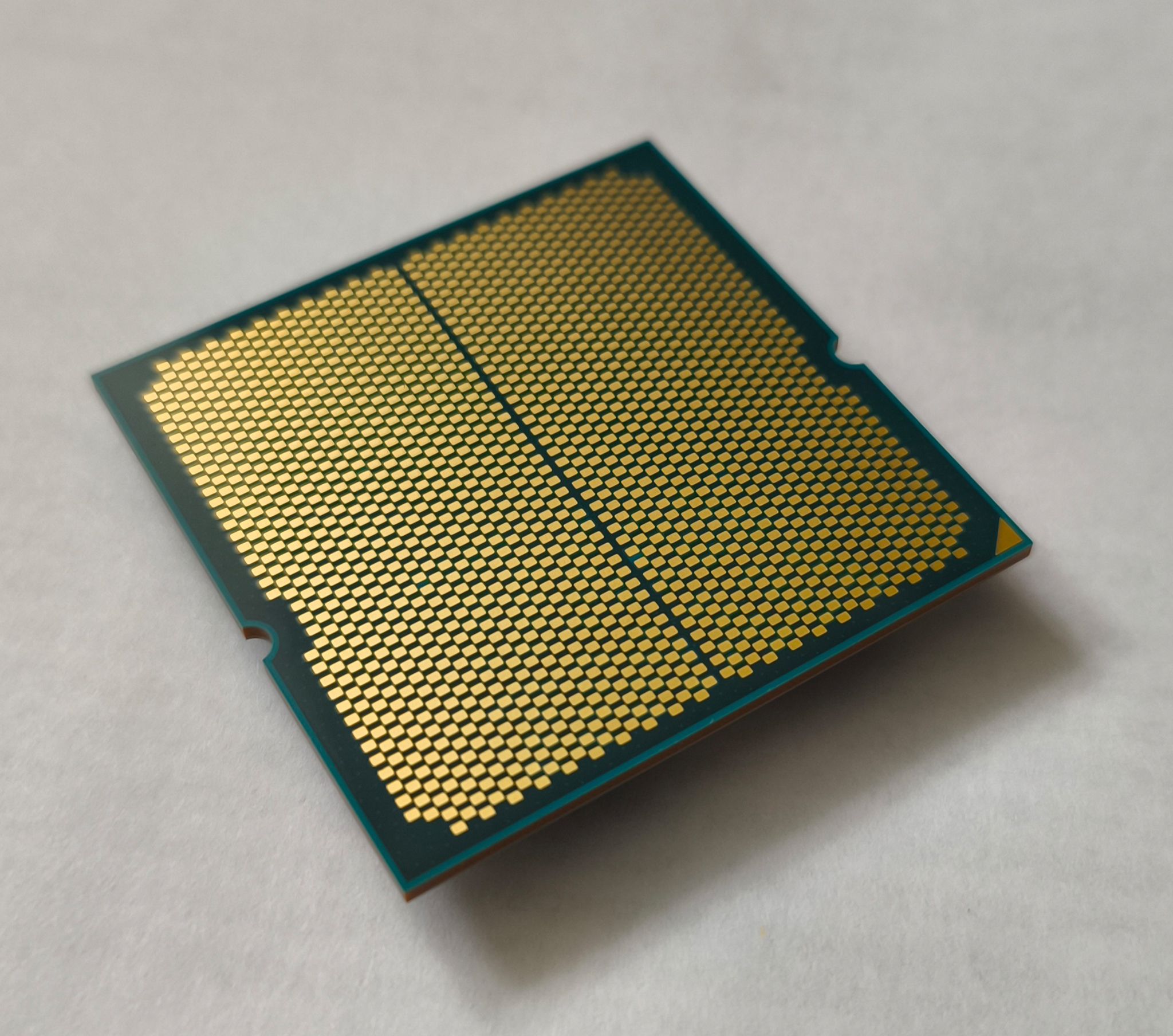 Флагманский Ryzen 9 9950X3D вышел из строя на плате Asus