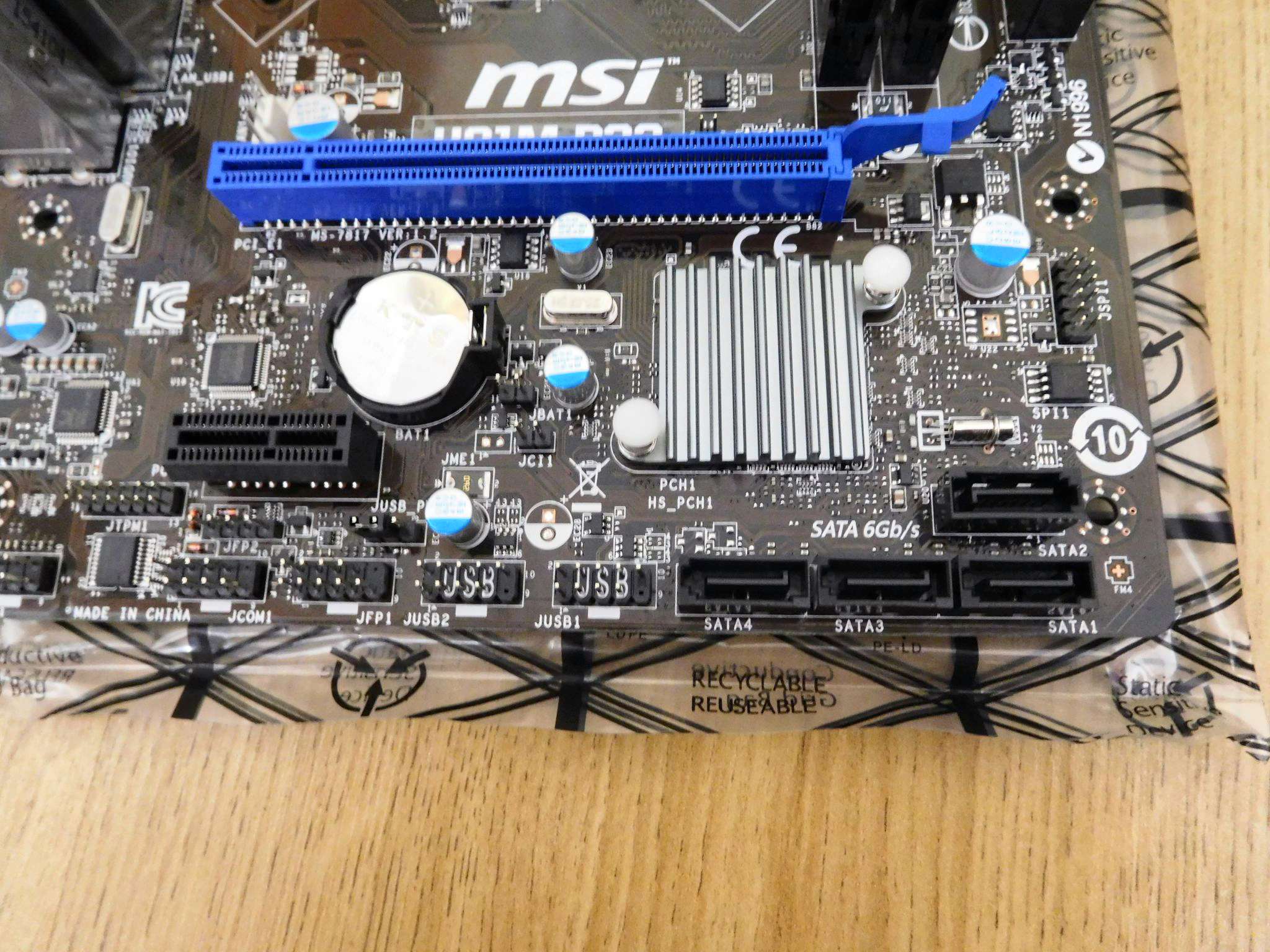 Msi h81m p33. Материнская плата MSI h81m-p33. H81m-p33 SATA 6gb. MSI 1150 h81m-p33. MSI h81m-p33 SATA.