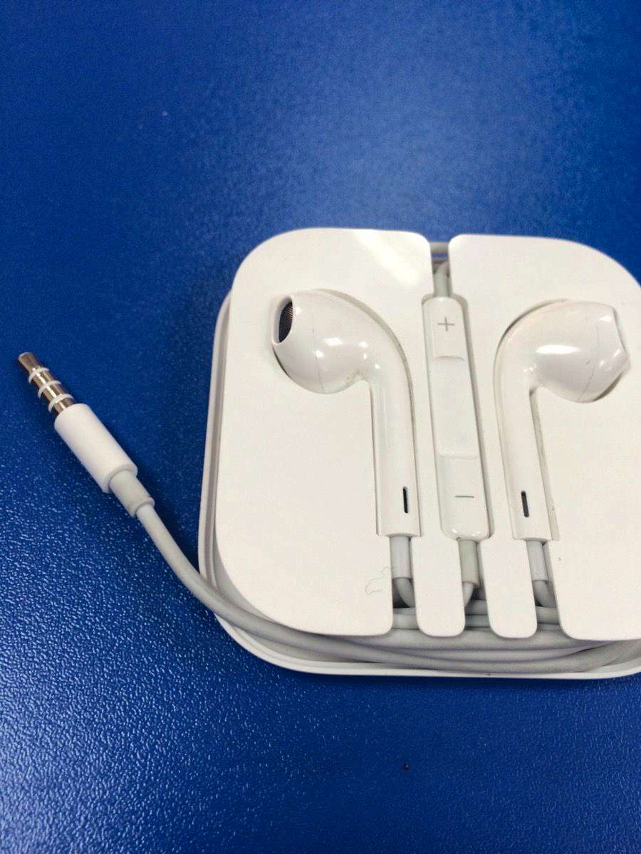 Оригинал наушников earpods. Apple Earpods 3.5. Apple Earpods md827. Apple Earpods md827zm/b. Наушники Apple Earpods White md827zm/a/b / mnhf2zm/a.