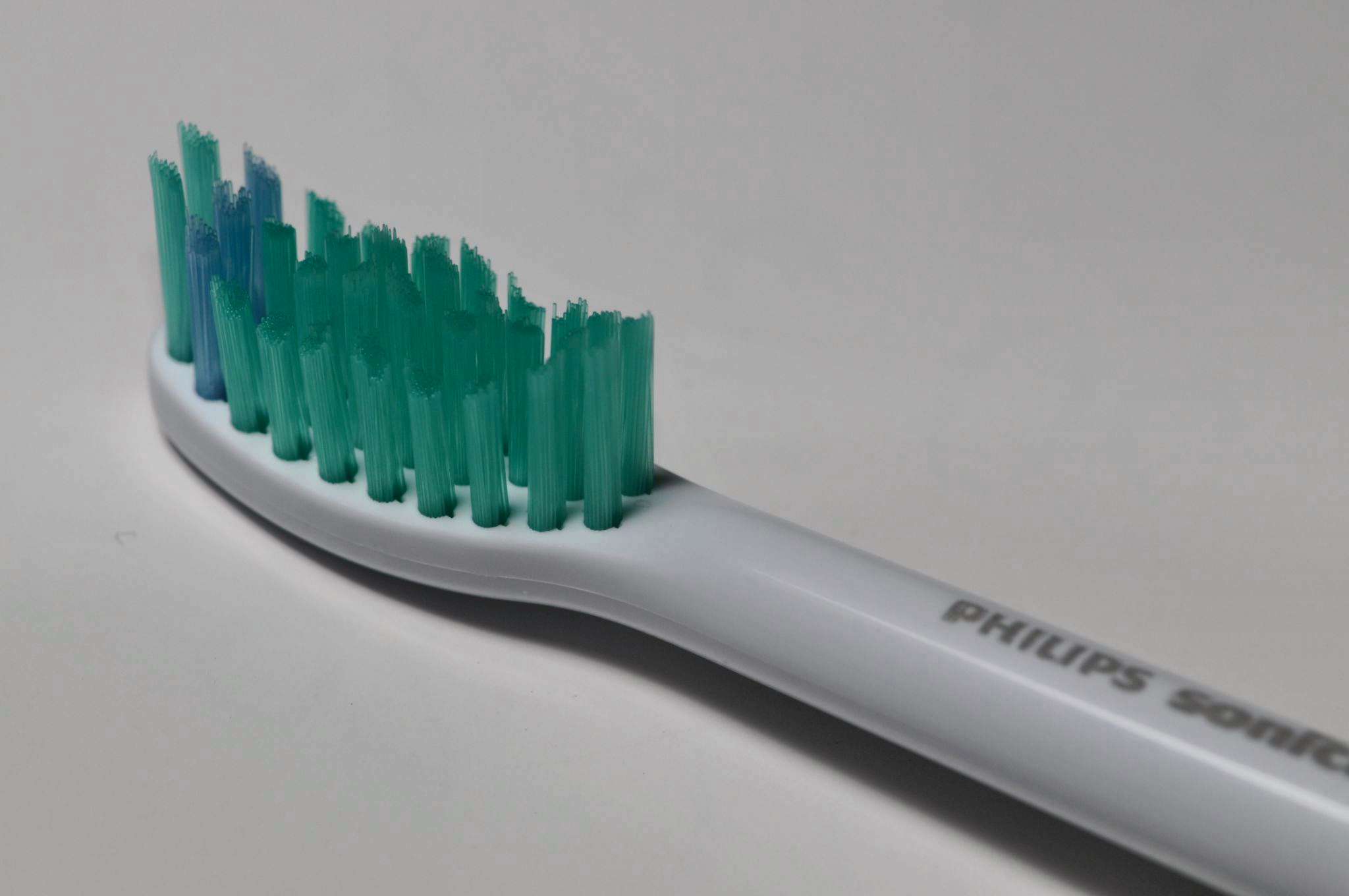 Насадки к зубной щетке philips hx1610 рокс щетка зубная тинс модельная мягкая