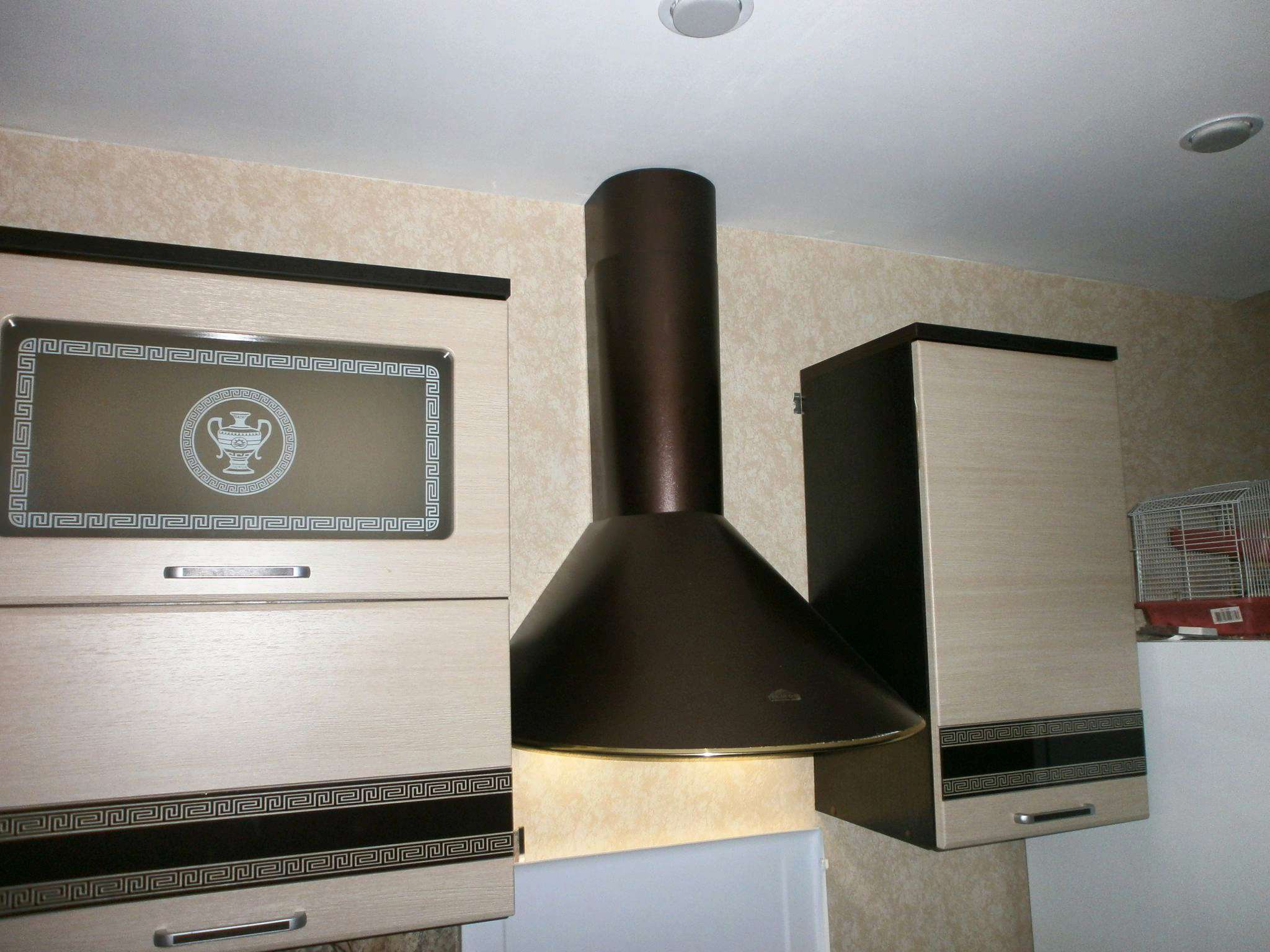 вытяжка на кухне с отводом в вентиляцию в стене