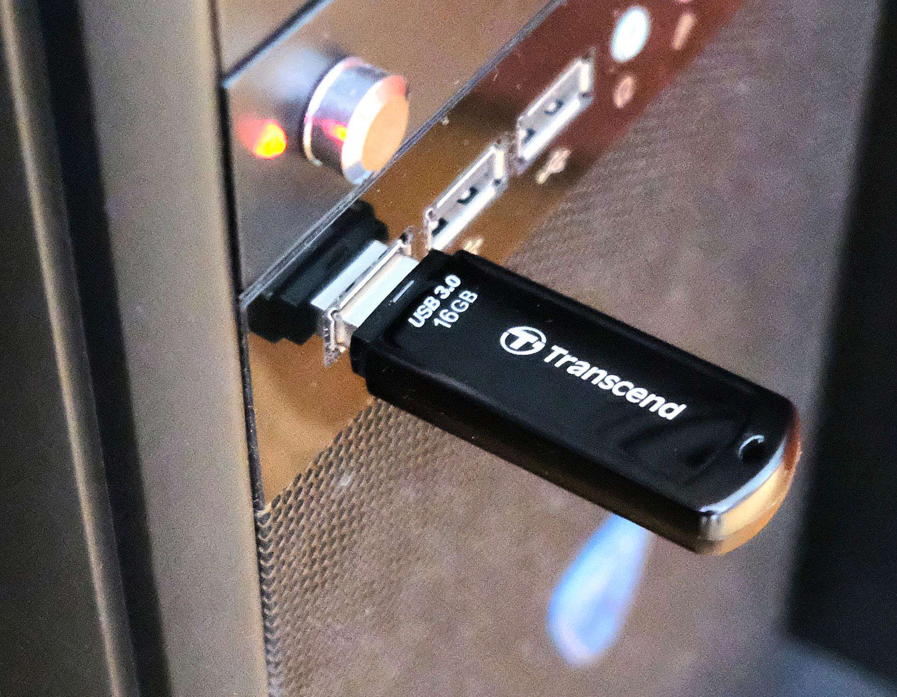 USB флешка 16Gb Transcend JetFlash 700 USB 3.1 Gen 1 (USB 3.0) — купить ...